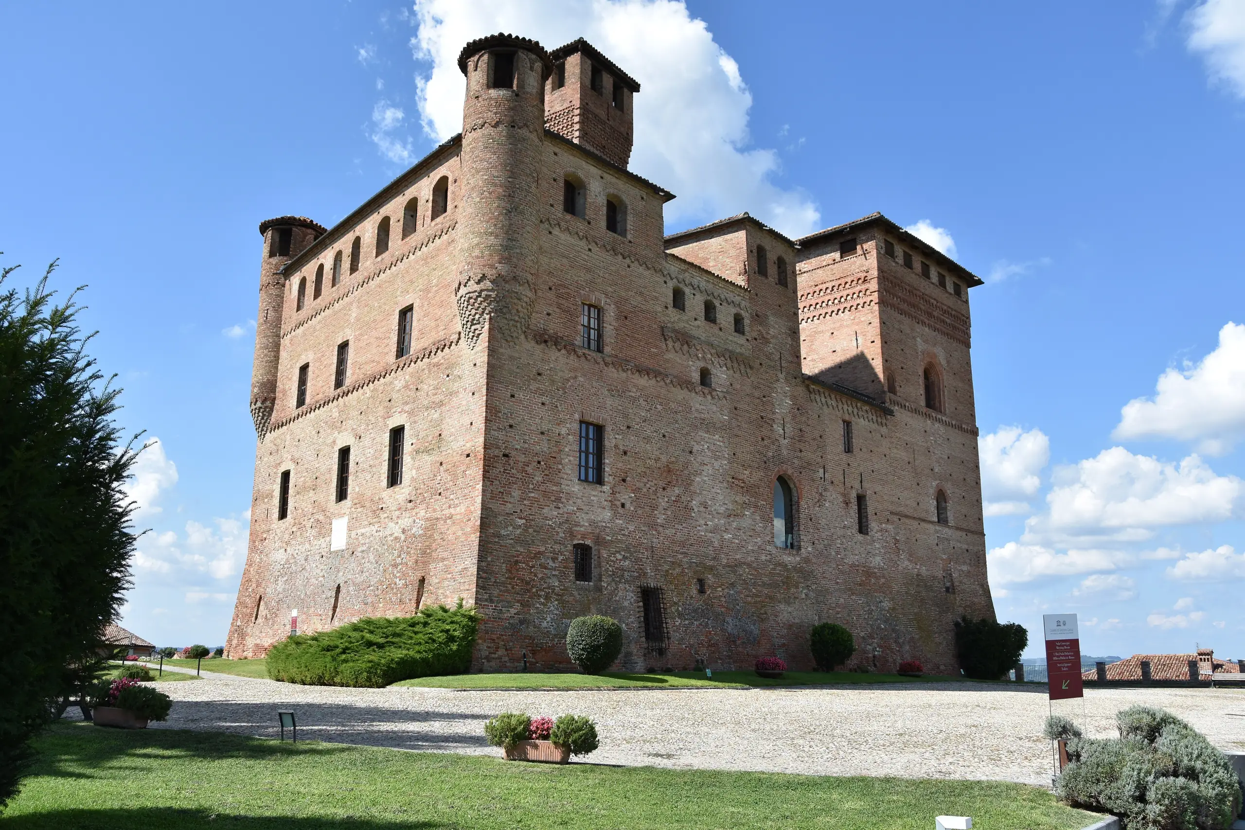 Castello di Grinzane Cavour